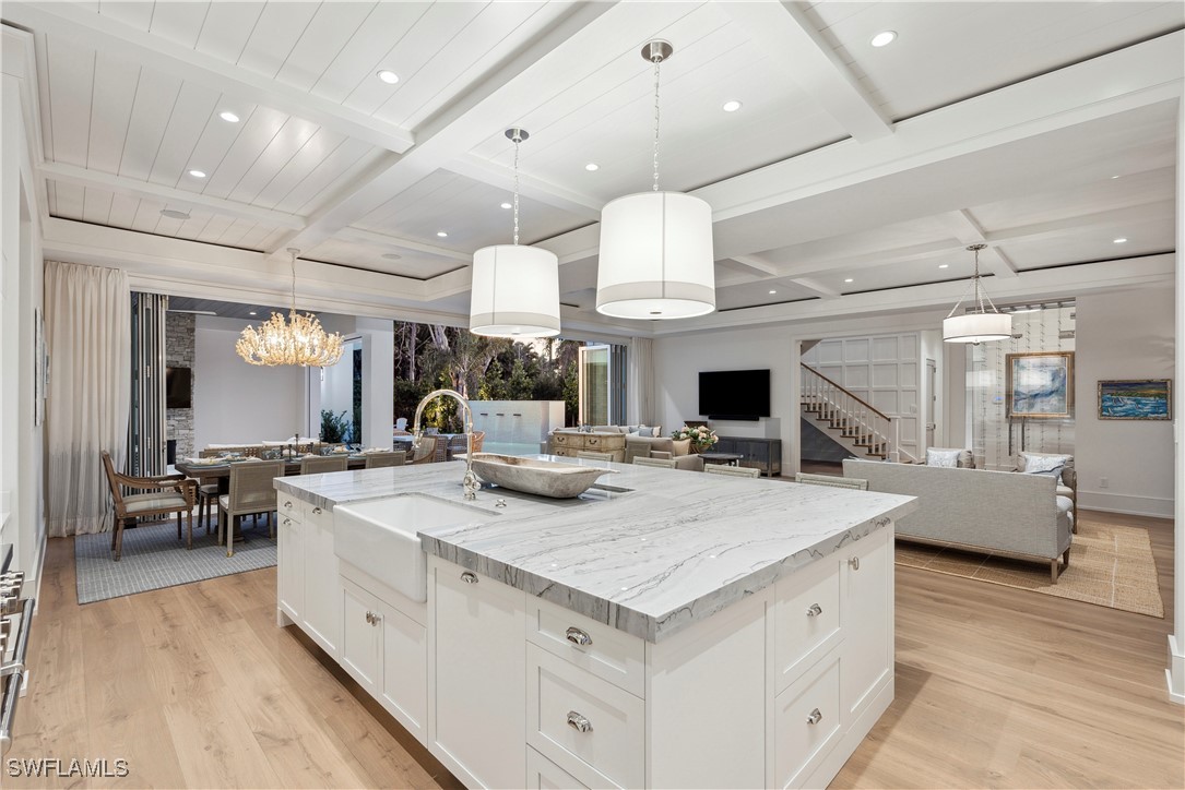 690 7th Ave N Property Photo 10