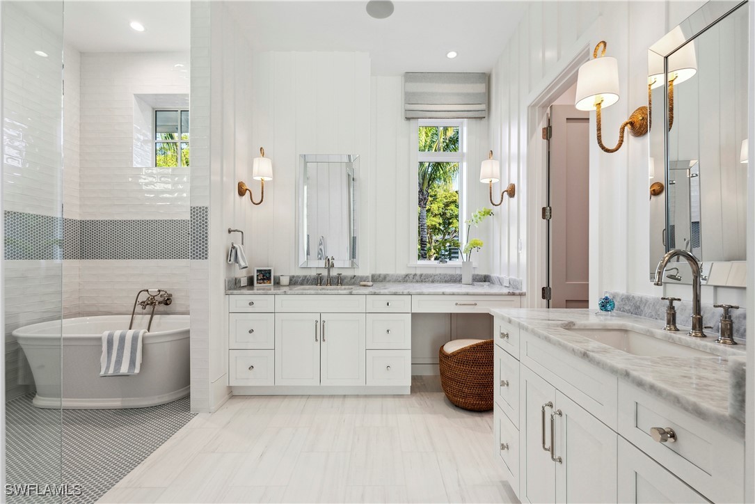 690 7th Ave N Property Photo 14