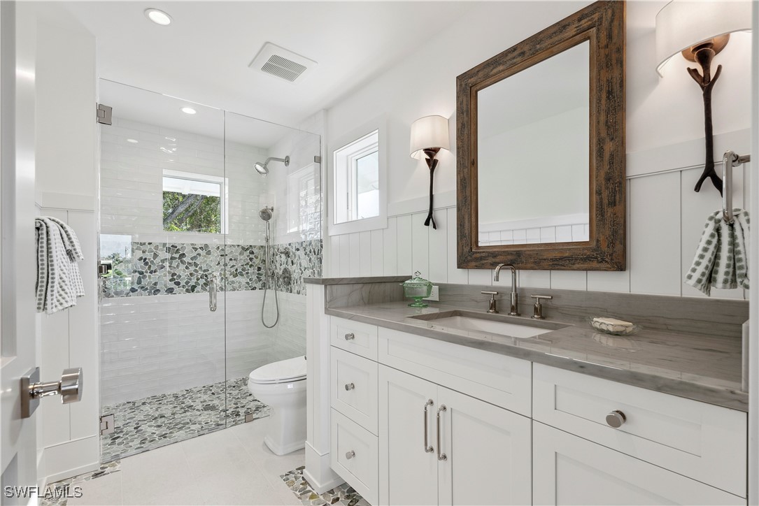 690 7th Ave N Property Photo 20