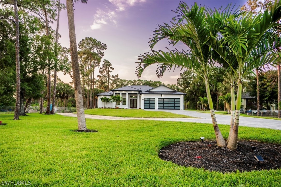 353 Golden Gate Blvd E Property Photo 4