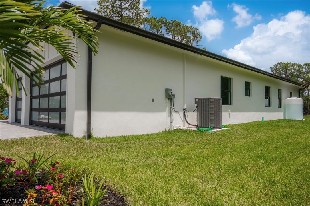 353 Golden Gate Blvd E Property Photo 5