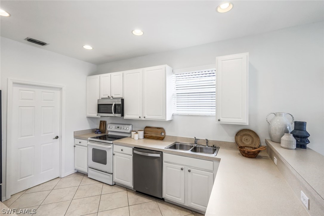 5576 Lago Villaggio Way Property Photo 13