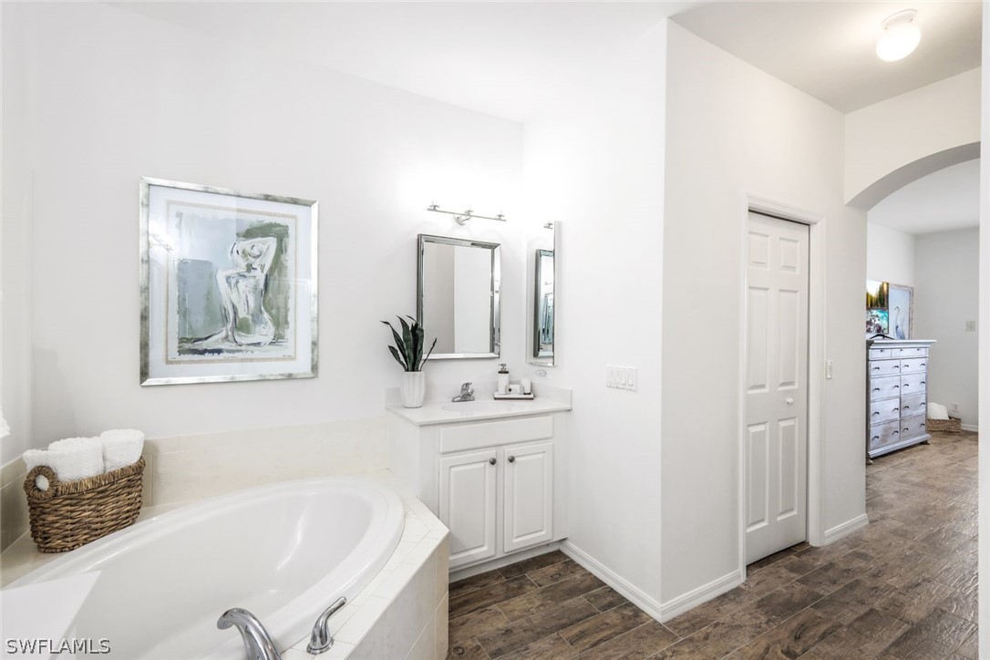 5576 Lago Villaggio Way Property Photo 17