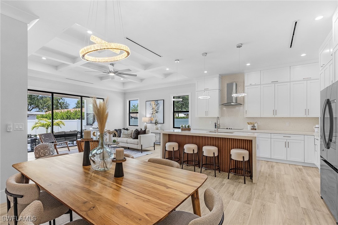 689 101st Ave N Property Photo 1