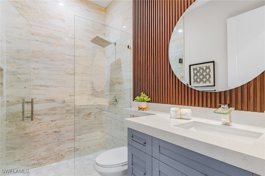 689 101st Ave N Property Photo 12