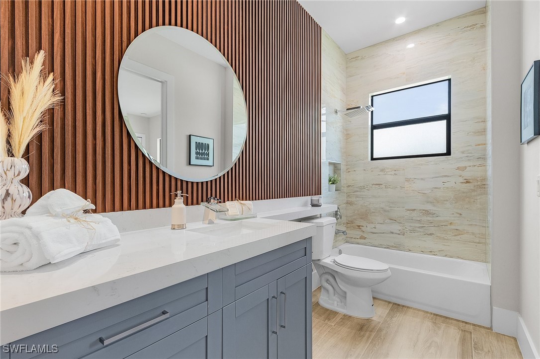 689 101st Ave N Property Photo 14