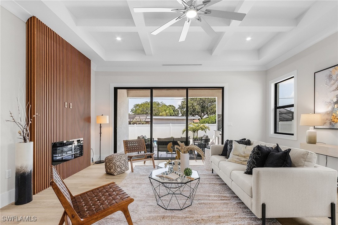 689 101st Ave N Property Photo 18