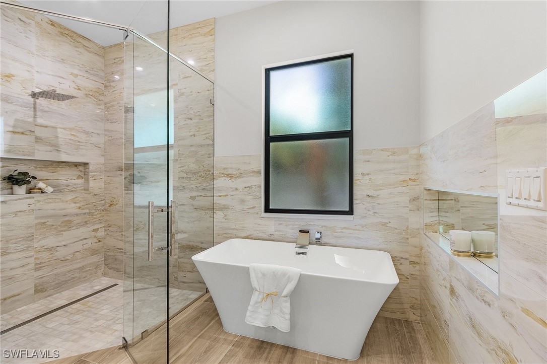 689 101st Ave N Property Photo 22