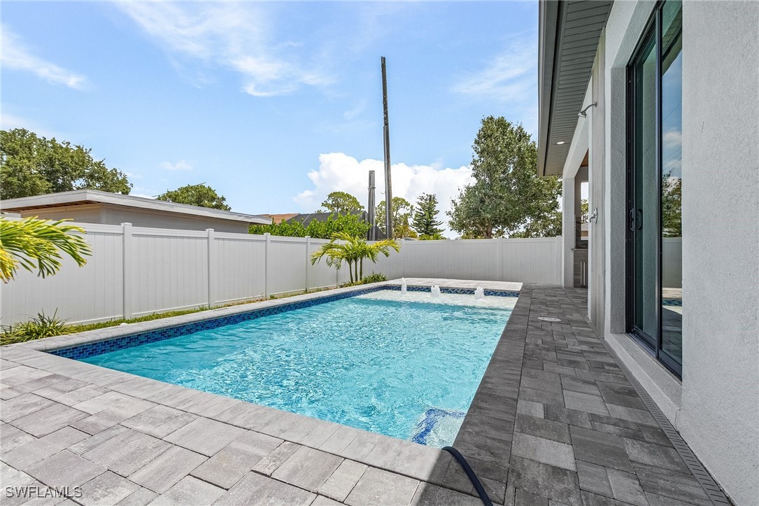 689 101st Ave N Property Photo 25