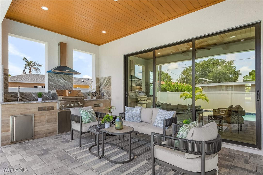 689 101st Ave N Property Photo 27