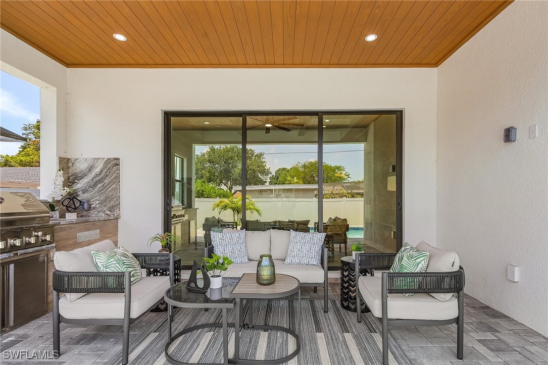 689 101st Ave N Property Photo 28