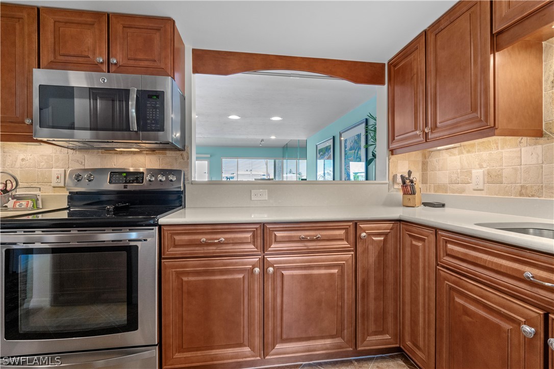 800 River Point Dr 213 Property Photo 12
