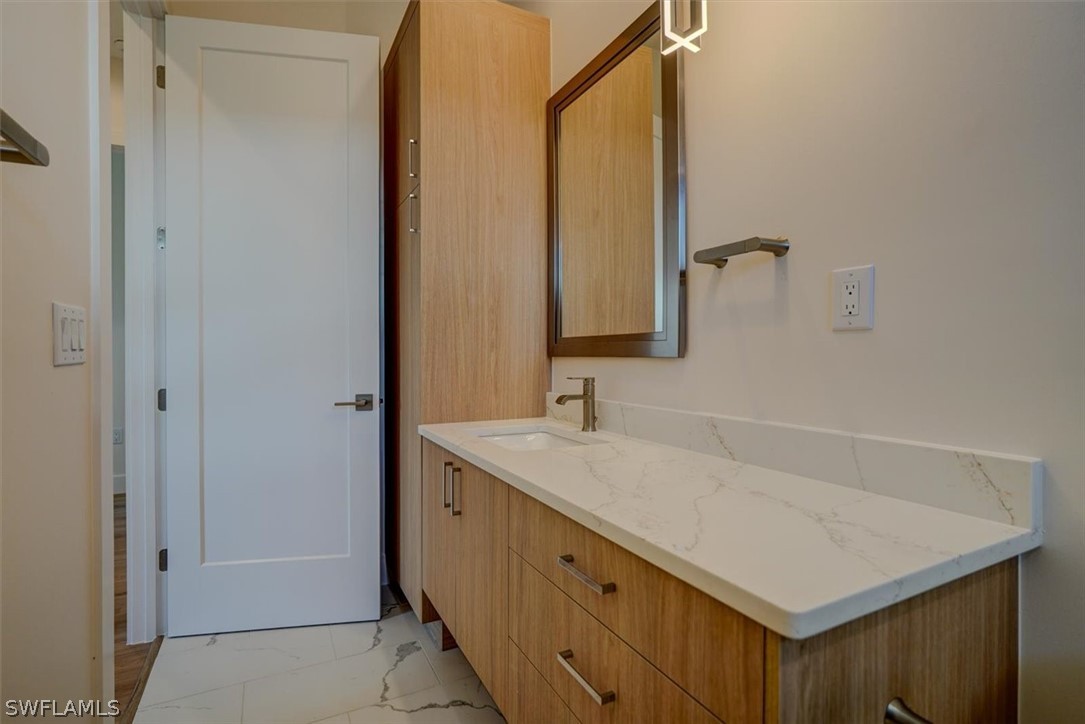 276 Albatross St Property Photo 32
