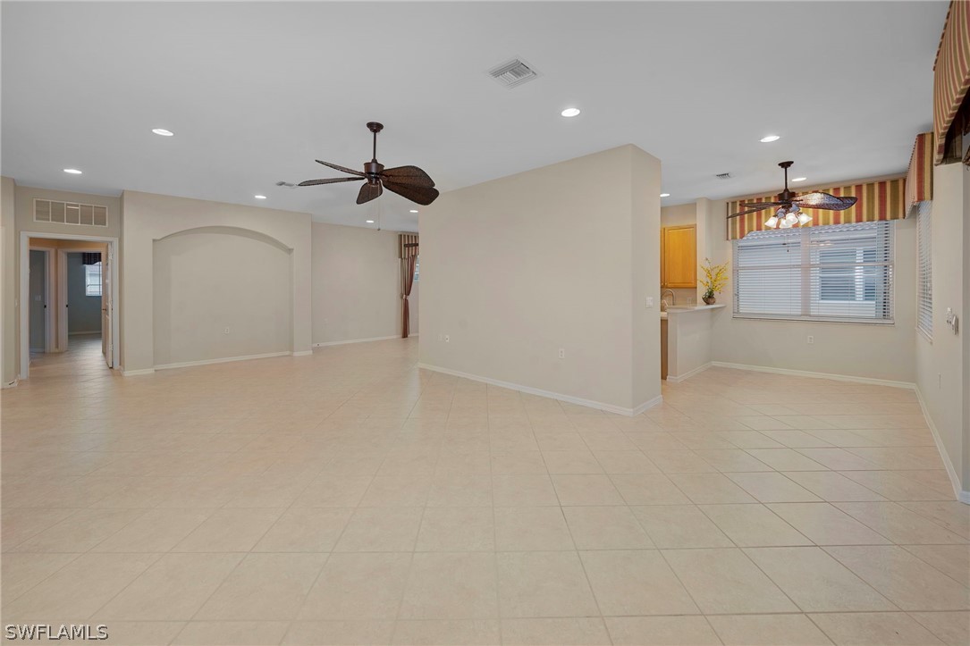 3962 Bishopwood Ct W 201 Property Photo 5