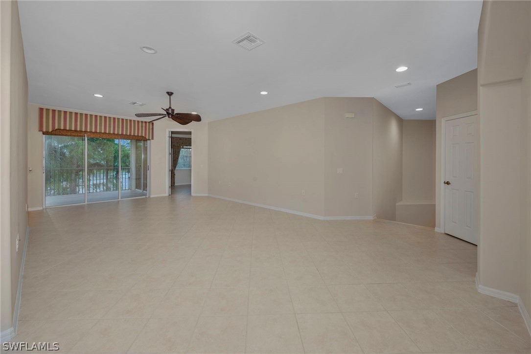 3962 Bishopwood Ct W 201 Property Photo 6