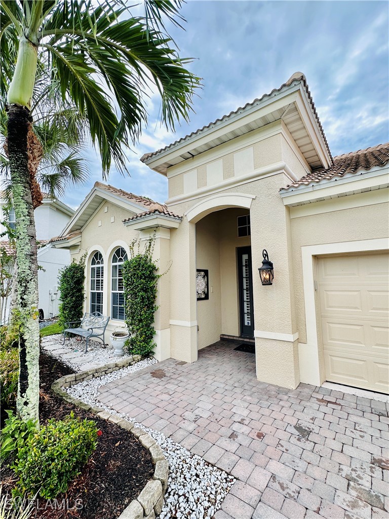 16152 Parque Ln Property Photo 2