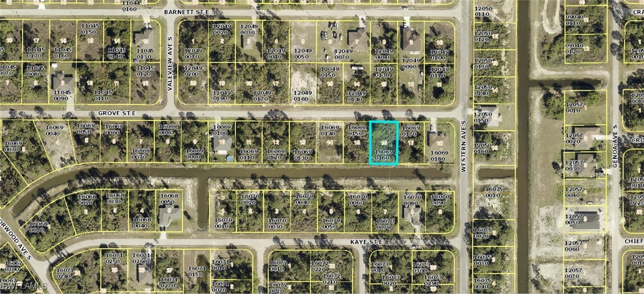 1076 Grove St E Property Photo 1