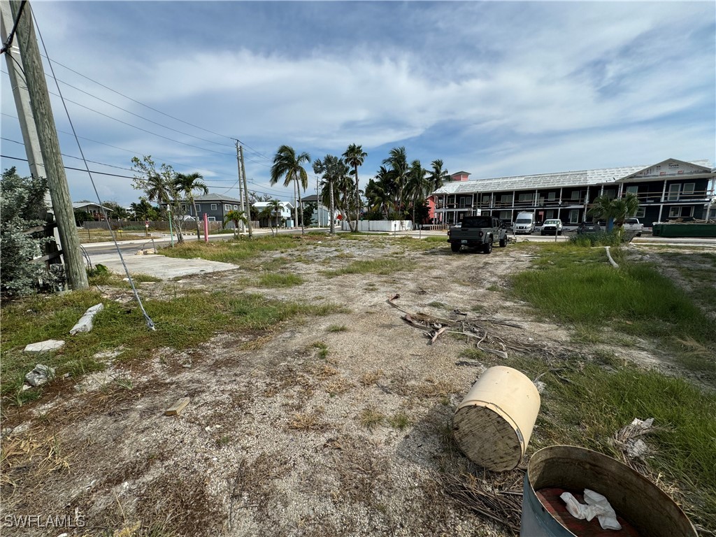 1041 3rd St Property Photo 1