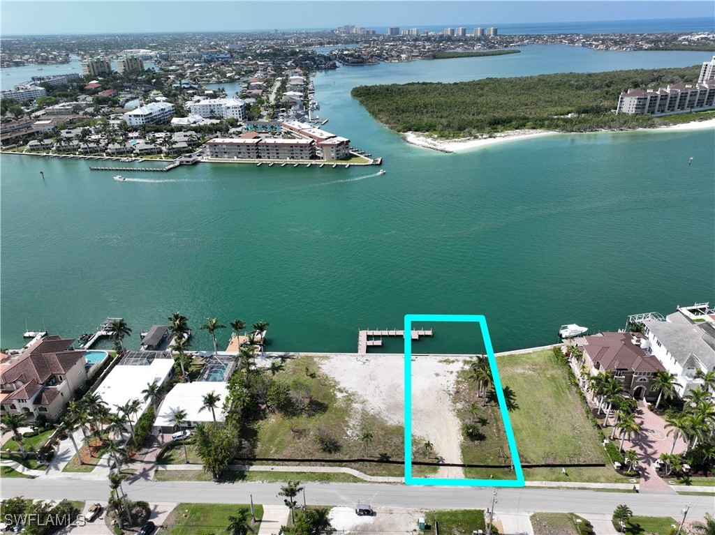 20 Pelican St W Property Photo 4