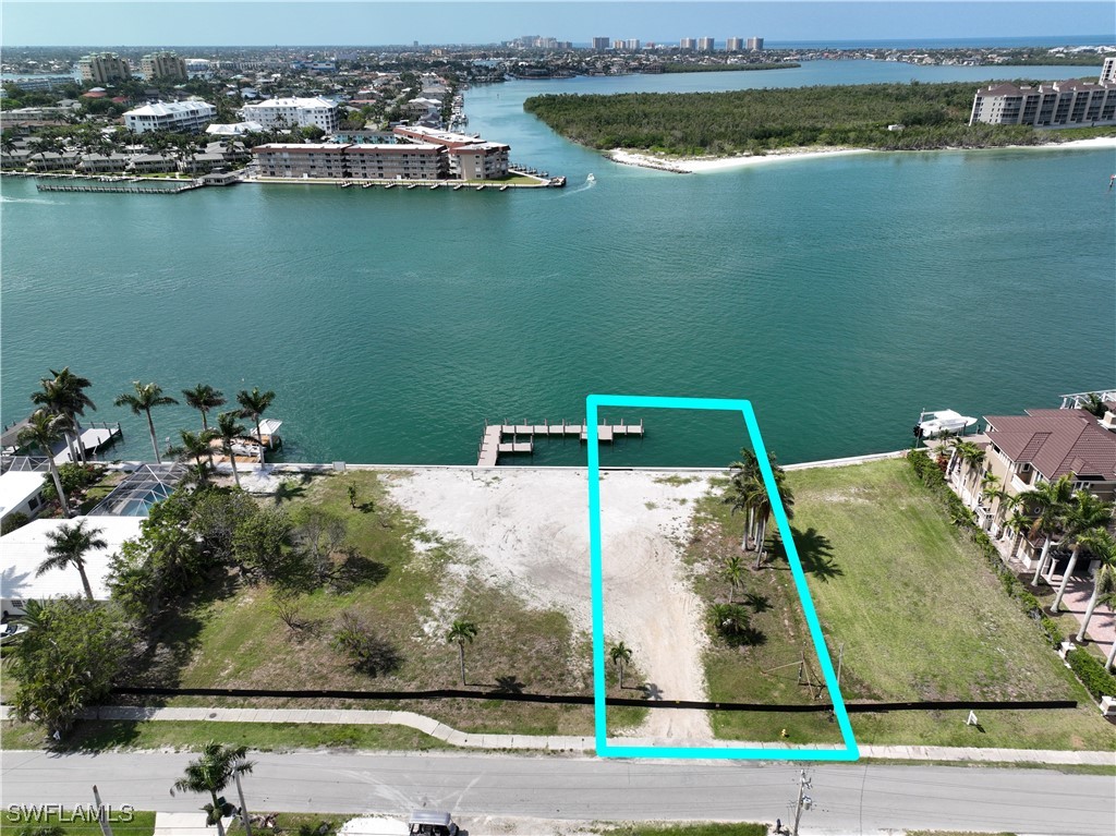 20 Pelican St W Property Photo 5