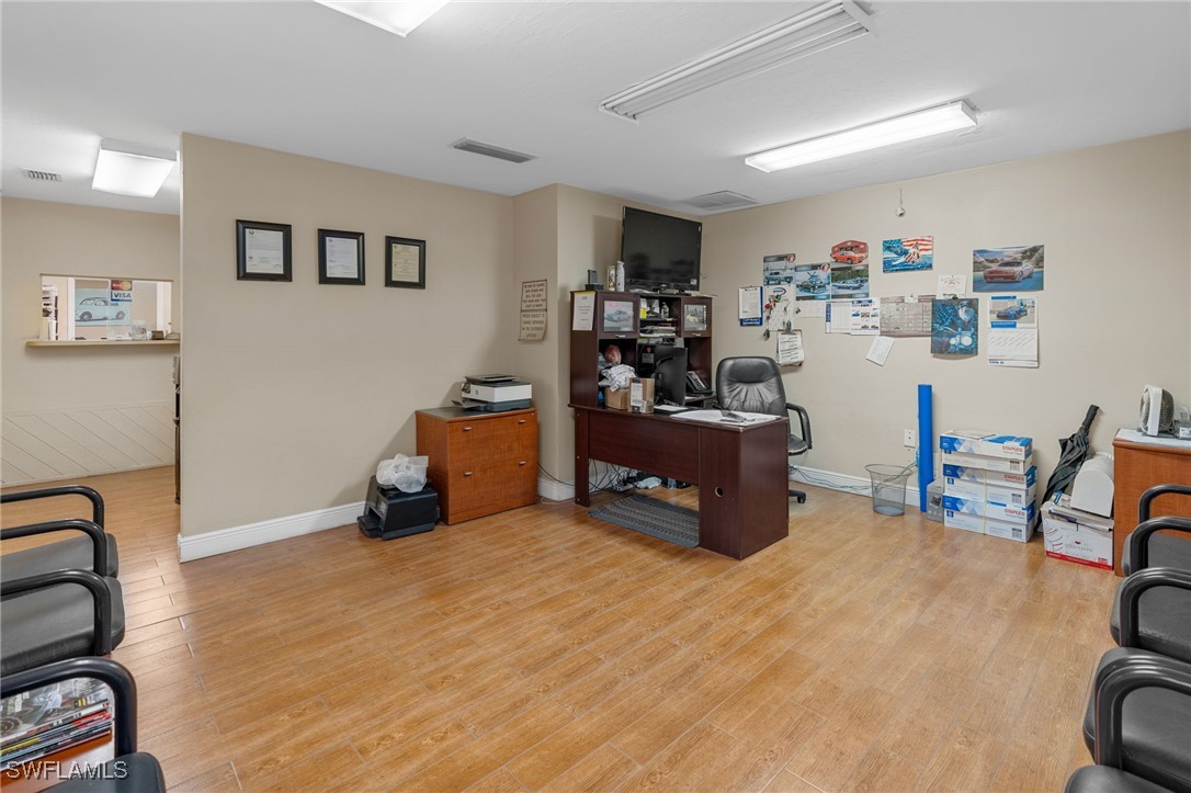 2575 Fowler St Property Photo 13