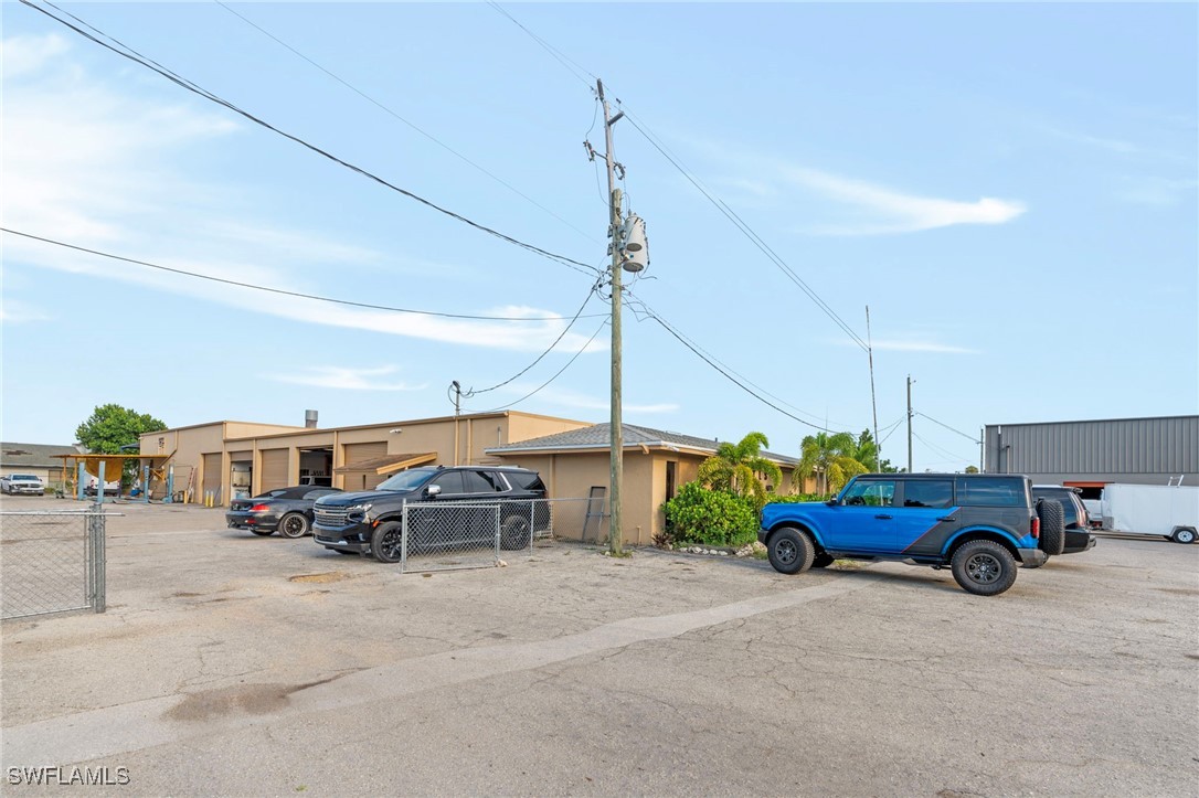 2575 Fowler St Property Photo 17