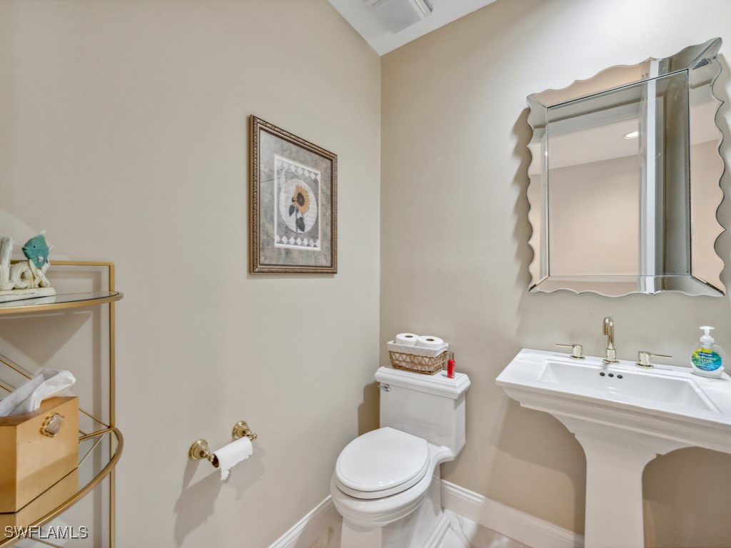 241 Colonade Cir Property Photo 19