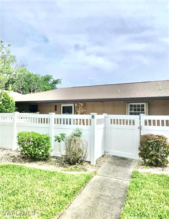 4301 Island Cir 2 Property Photo 1