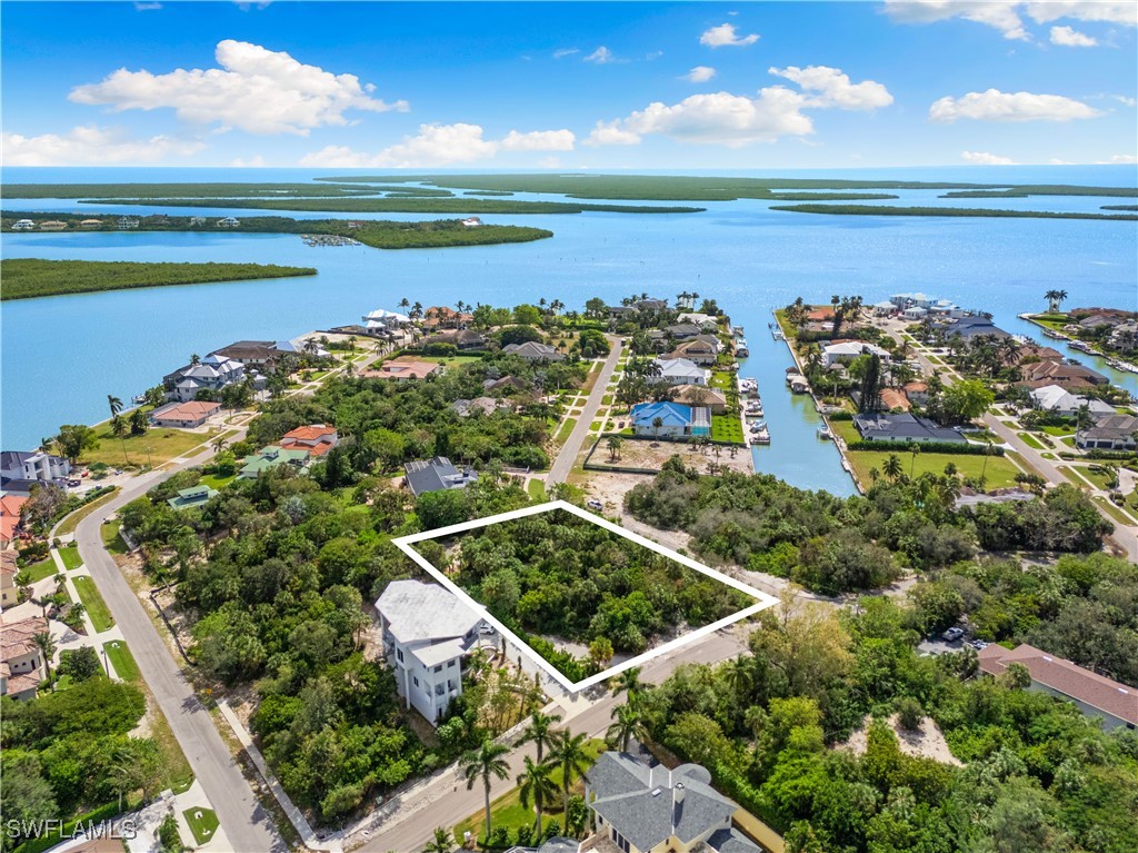 1130 Caxambas Dr Property Photo 4