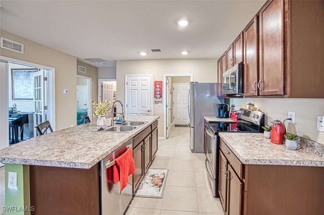 10673 Crossback Ln Property Photo 6