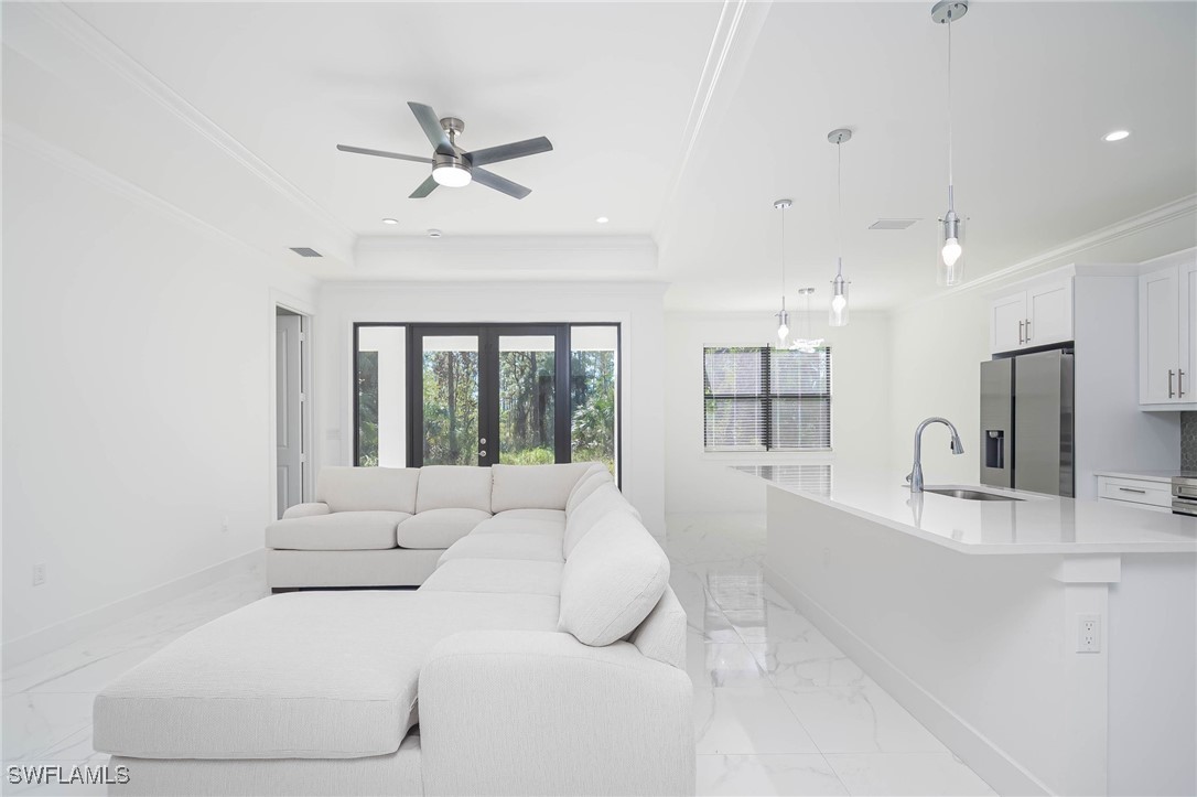 2844 37th Ave Ne Property Photo 3