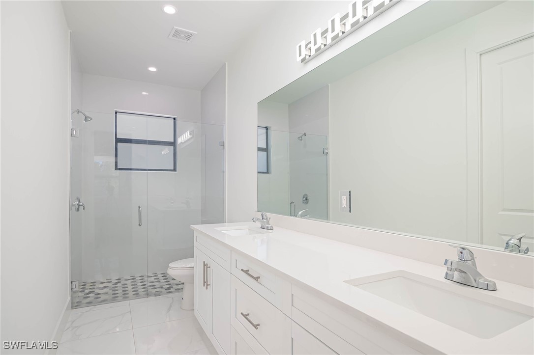 2844 37th Ave Ne Property Photo 15