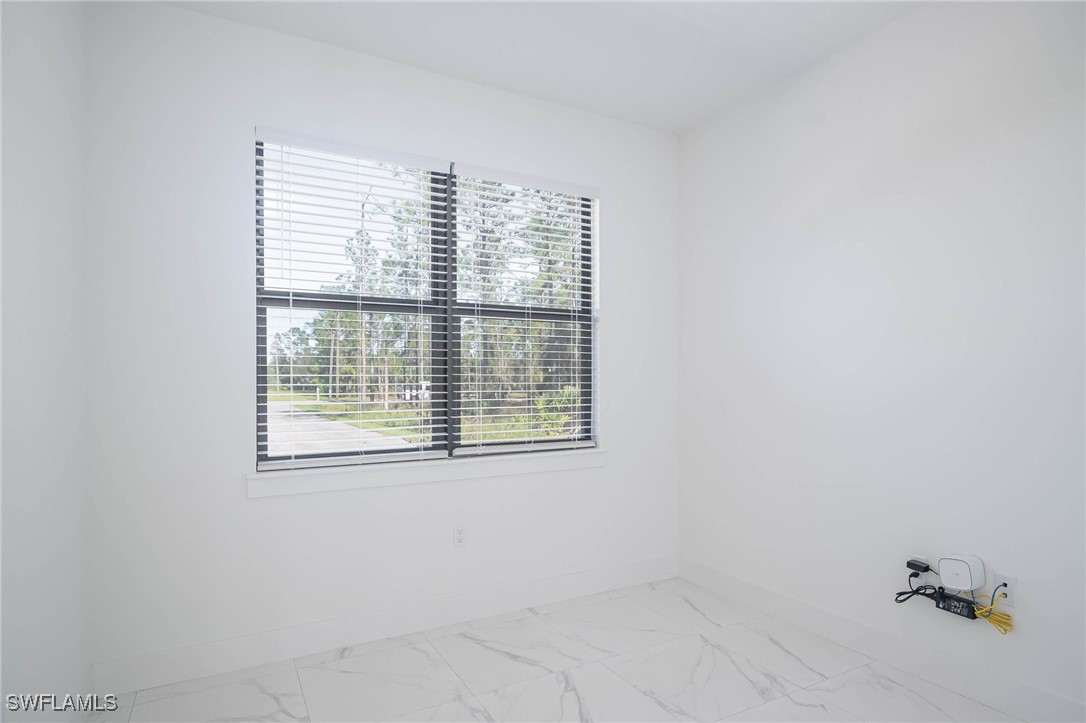 2844 37th Ave Ne Property Photo 16