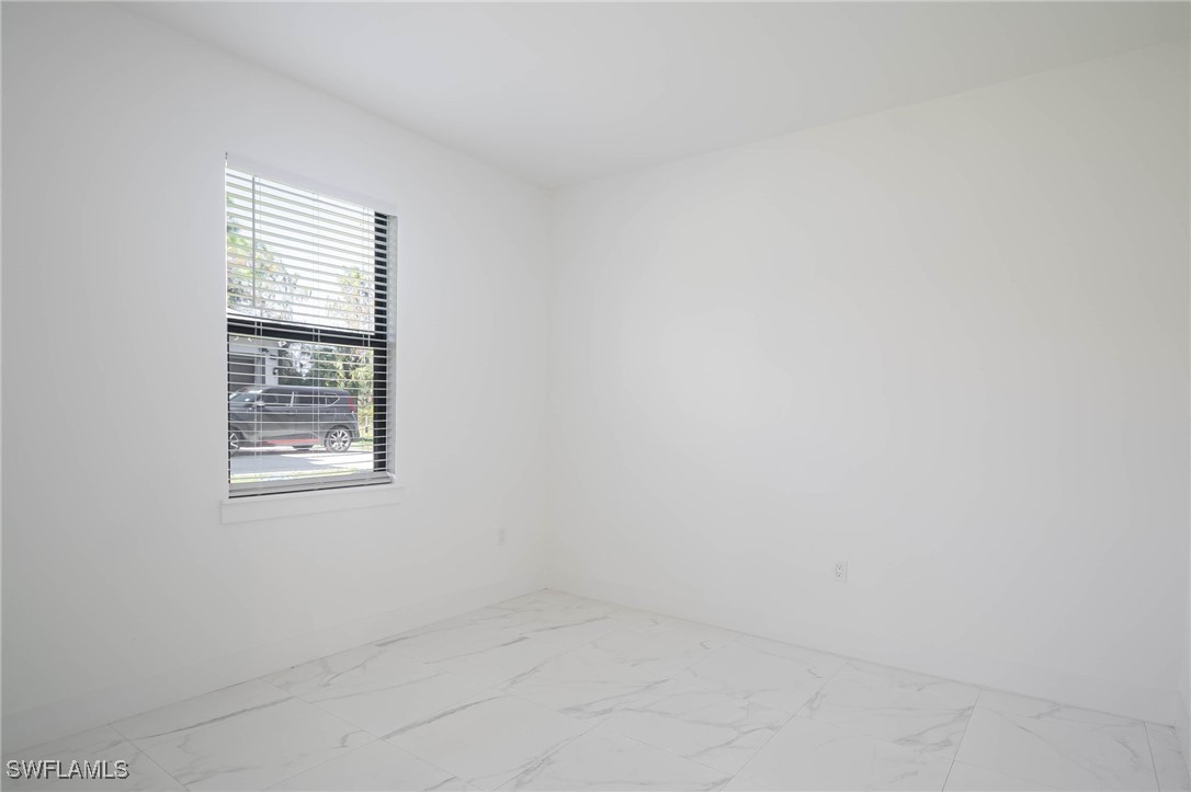 2844 37th Ave Ne Property Photo 17