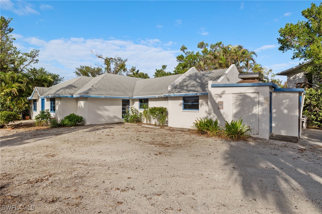 1544 Periwinkle Way Property Photo 13