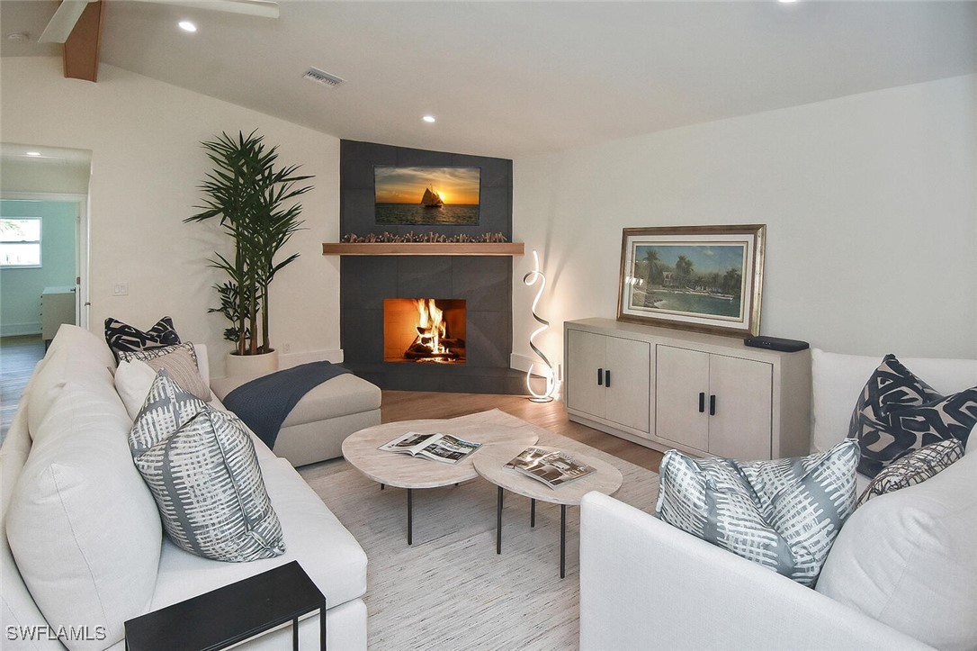 381 Norwood Ct Property Photo 17