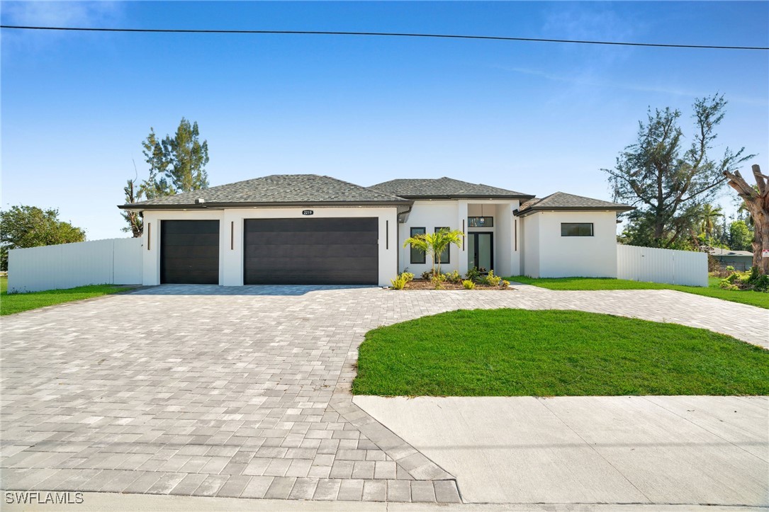 2219 Surfside Blvd Property Photo 2