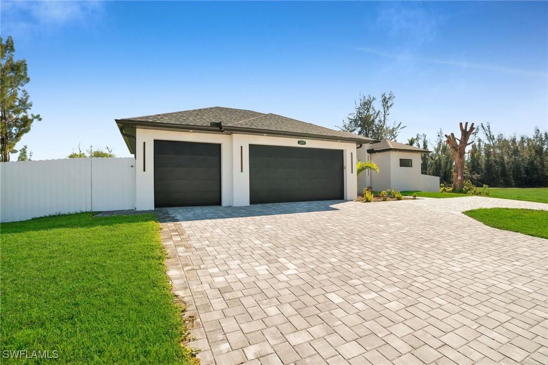 2219 Surfside Blvd Property Photo 3