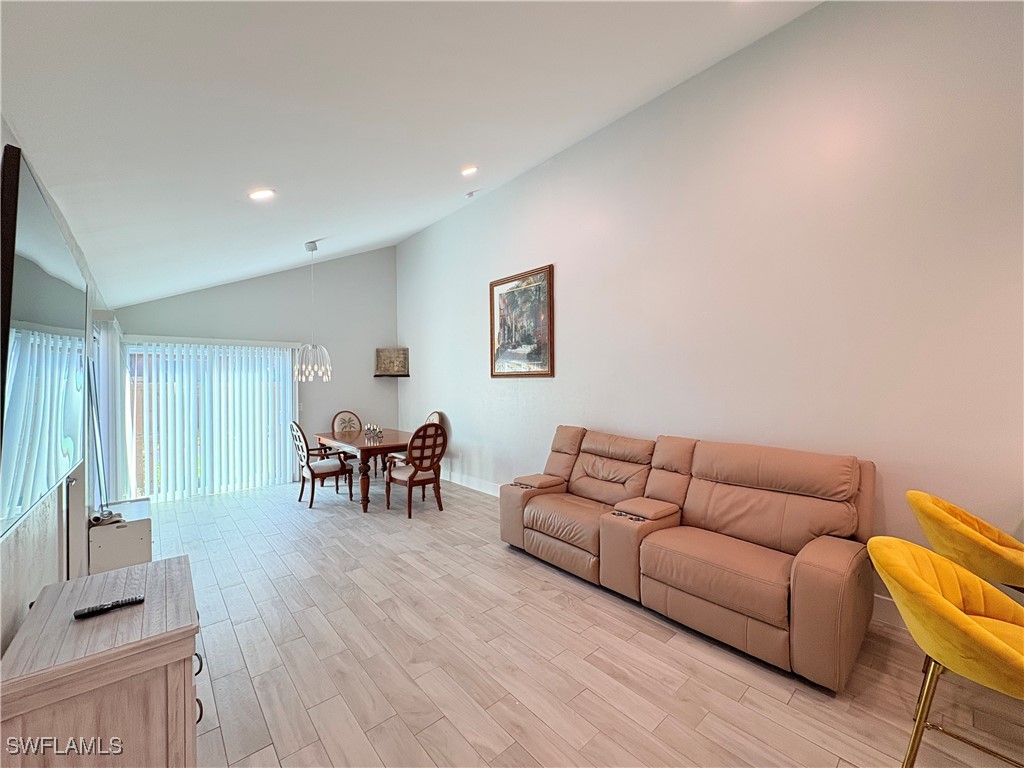 6342 Royal Woods Dr Property Photo 3