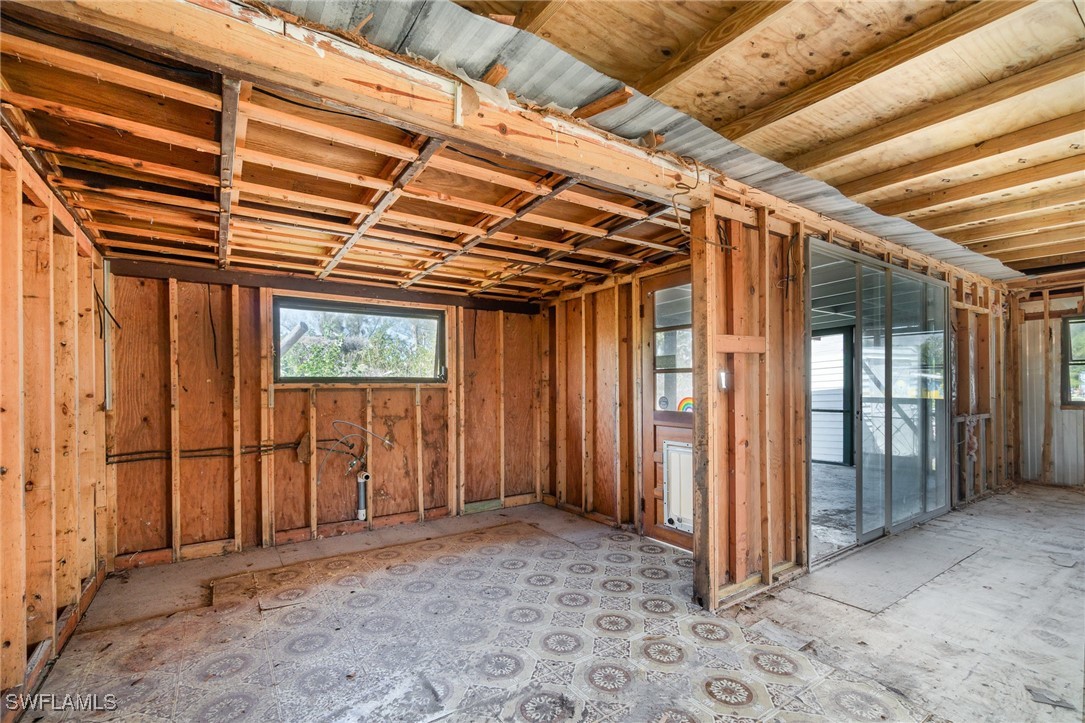 1215 Periwinkle Way Property Photo 11