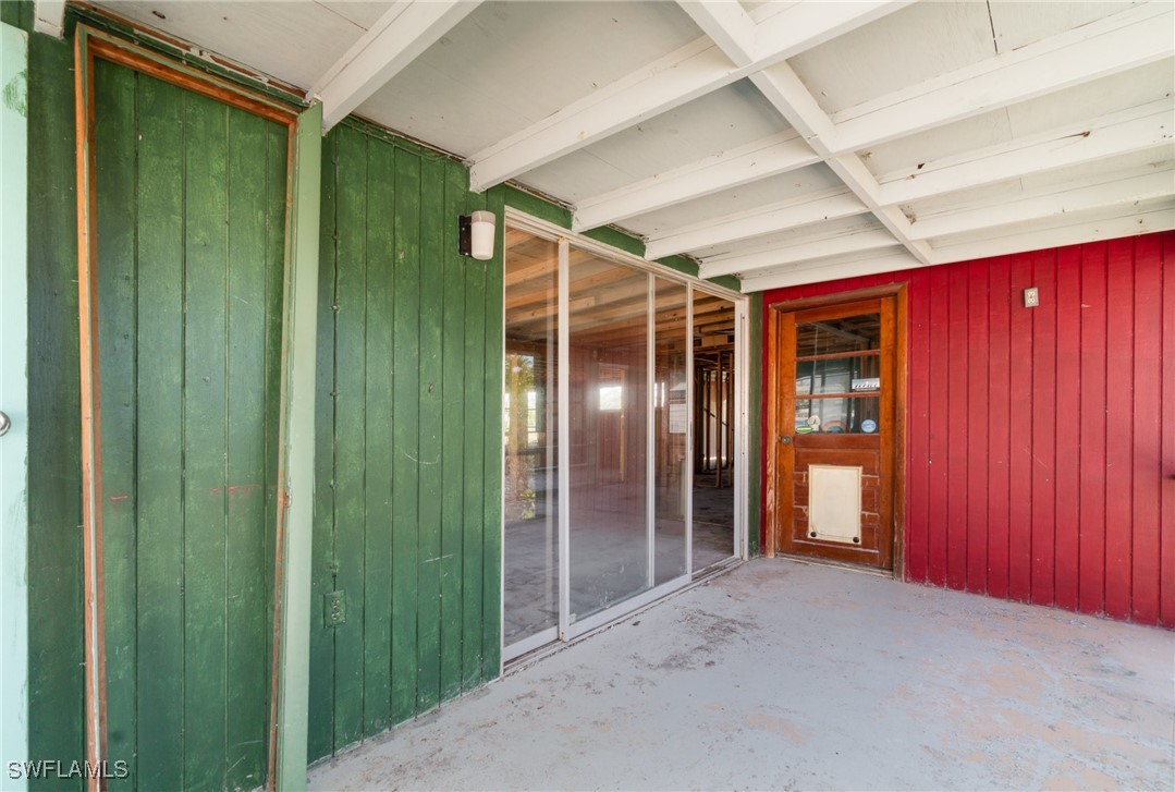 1215 Periwinkle Way Property Photo 19