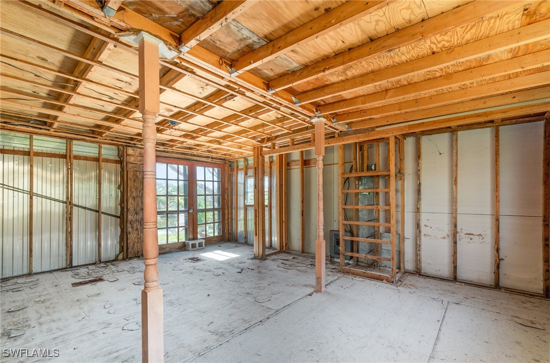 1215 Periwinkle Way Property Photo 32