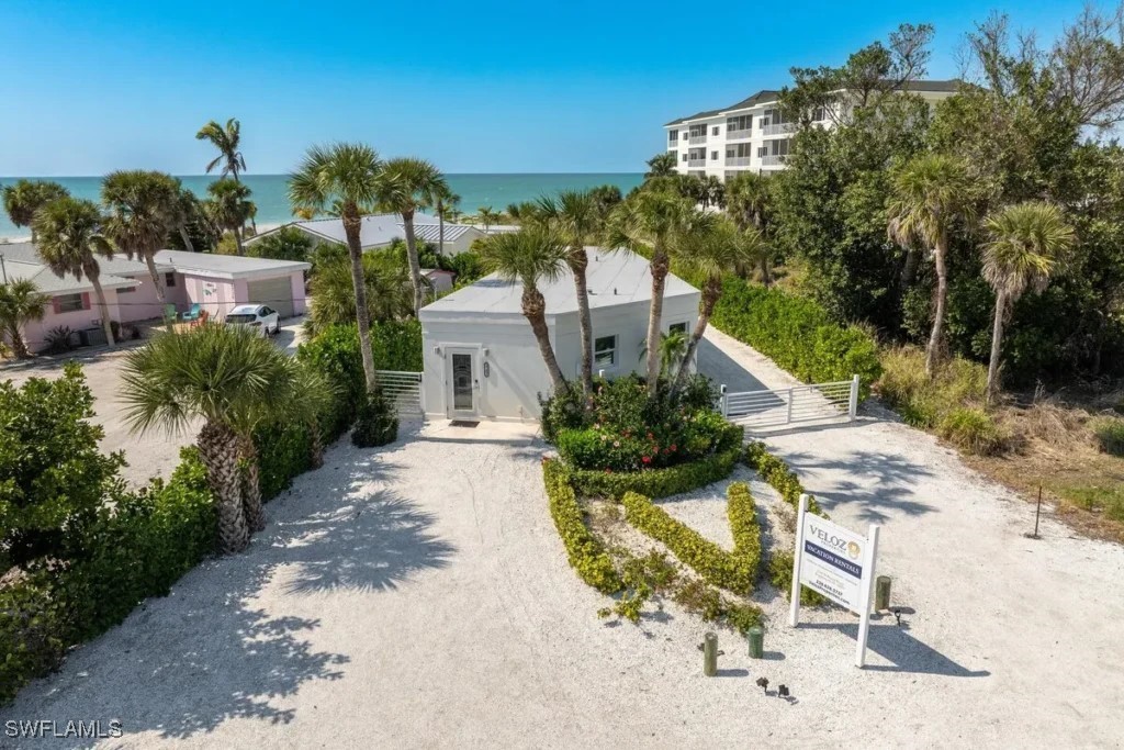 2740 N Beach Rd Property Photo 3