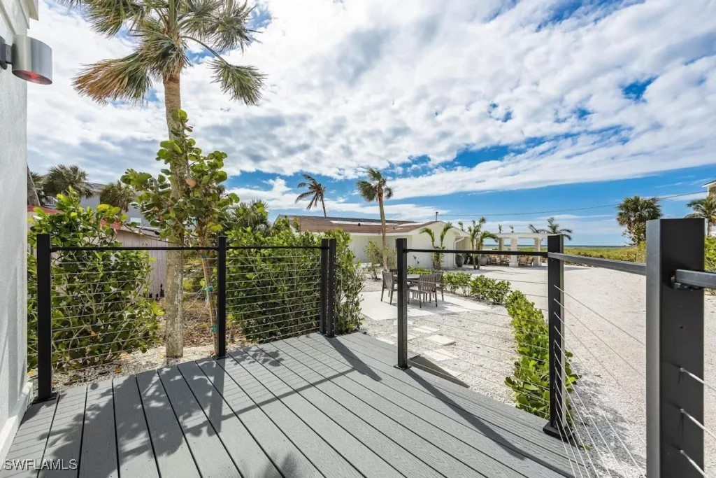 2740 N Beach Rd Property Photo 5