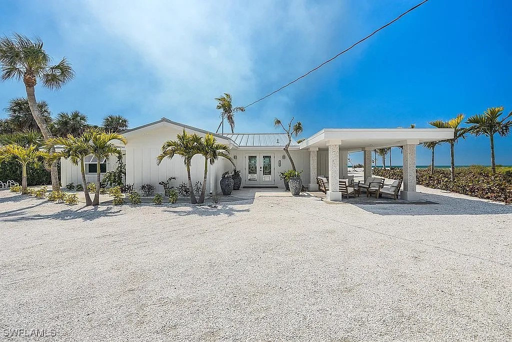 2740 N Beach Rd Property Photo 11