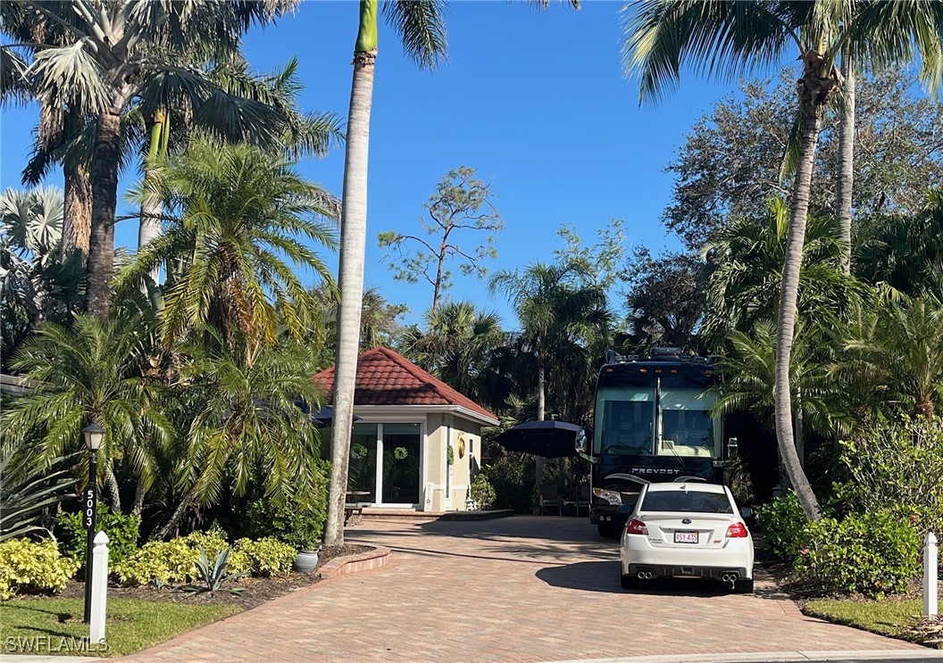 5003 Coach Ln Property Photo