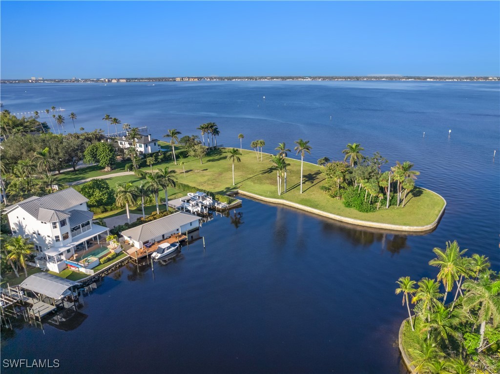 901 Robalo Dr Property Photo 1