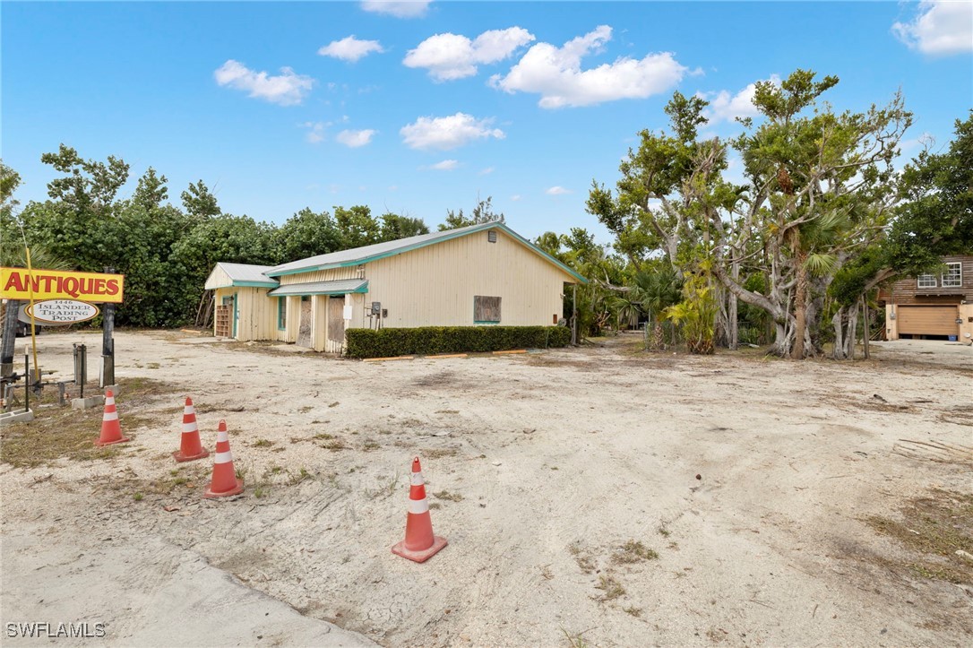 1446 & 1444 Periwinkle Way Property Photo 8