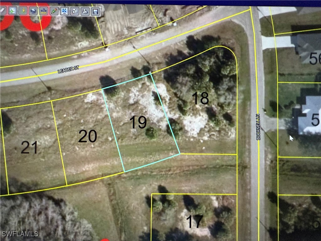 Leader St Property Photo 1