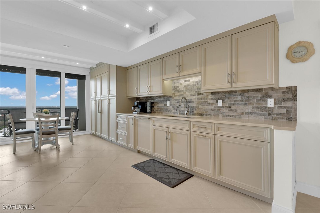 7515 Pelican Bay Blvd 17d Property Photo 9